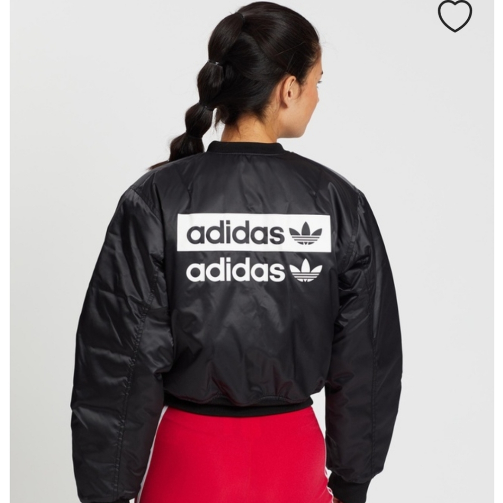 Cropped puffer jacket.